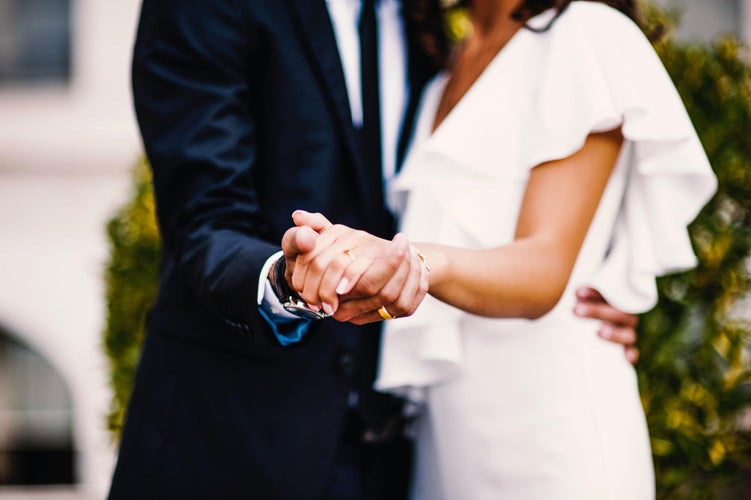 Sådan arrangerer du blomsterlevering til et bryllup